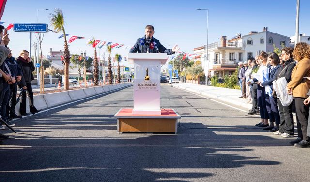 Başkan Tugay'dan açılışta Bakan Tekin'e yanıt: 'Okurken ben utandım'