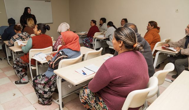 Bayındır Çırpı’daki dayanışma merkezi hayatları değiştiriyor