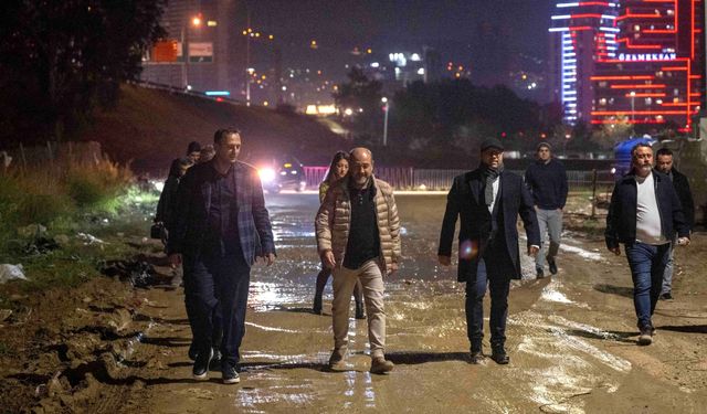 Bornova’da gece mesaisi: Başkan Eşki sahaya indi