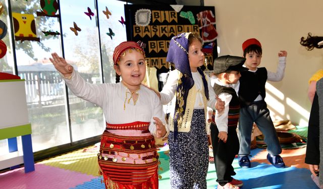 Bornovalı minikler Yerli Malı Haftası’nı coşku içinde kutladı