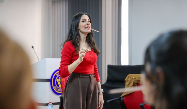 Buca’da ücretsiz diksiyon ve sunuculuk kursuna yoğun ilgi