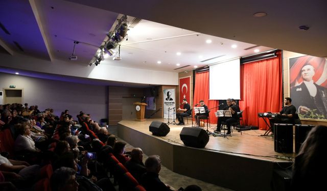 Çiğli’de Mahzuni Şerif türküleriyle anıldı