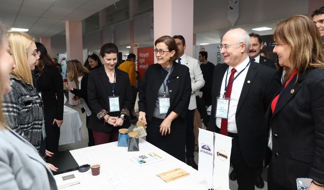 DEÜ Kariyer Zirvesi 2025 başladı: Öğrenciler sektörle buluştu