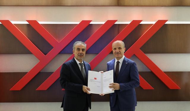 Ege Üniversitesi Rektörü Prof. Dr. Alcı mazbatasını aldı