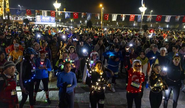 En uzun geceyi İzmirliler ışıklarıyla aydınlattı