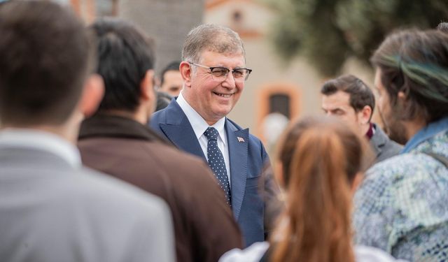 Gençlerin dinamizmi İzmir’de sosyal dönüşümü hızlandırıyor