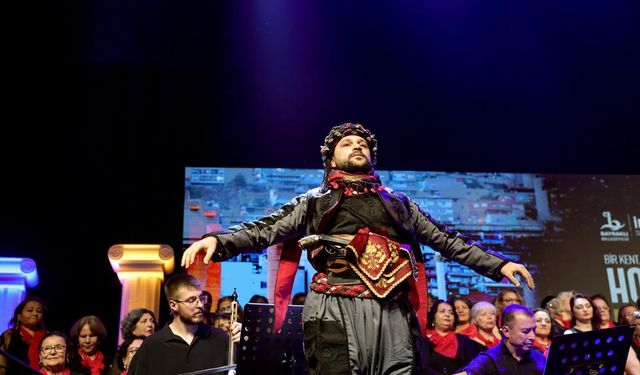 Homeros Bayraklı’da hayat buldu: Festival renkleriyle büyüledi!