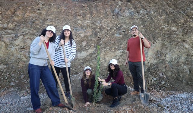 İEÜ’den anlamlı etkinlik: Dünya Toprak Günü’nde fidanlar dikildi