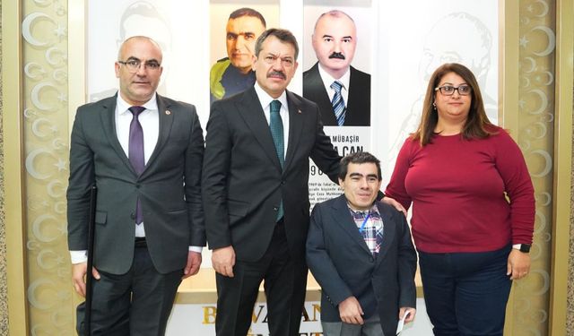 İzmir Adliyesi’nde Engelliler Günü: Başsavcı Yeldan personeli ziyaret etti