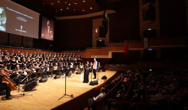 İzmir Büyükşehir Korosu 'Sonbahar Şarkıları'yla büyüledi