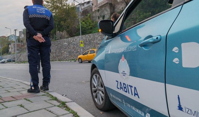 İzmir Büyükşehir Zabıtası’ndan dronlu trafik takibi!