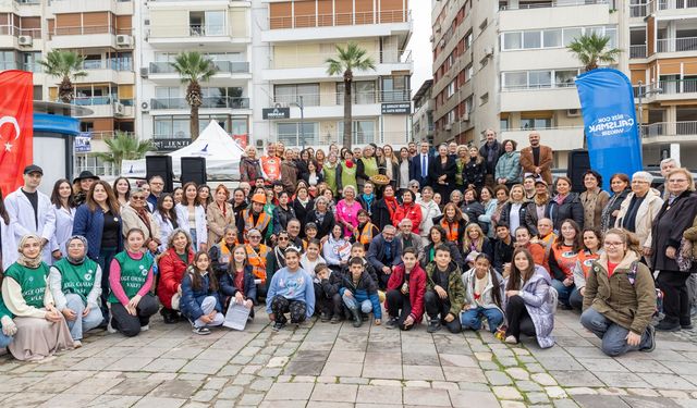 İzmir Dünya Gönüllüler Günü’nde iyilik için tek yürek oldu