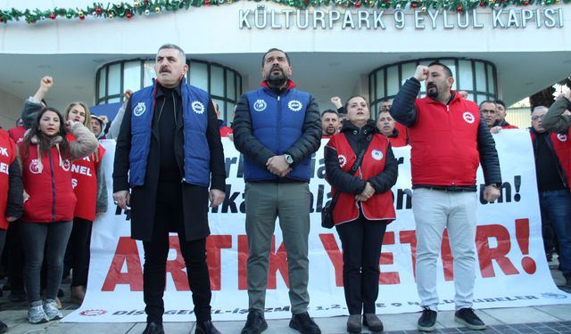 İzmir’de 'çıplak ayak' eylemi beşinci gününde: 'Ödeme takvimi istiyoruz'