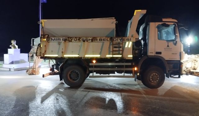 İzmir’in yüksek kesimlerinde kar etkisini artırdı