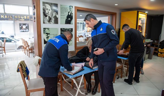 Karşıyaka Zabıtası’ndan kamusal alan denetimi