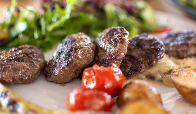 Köftenin lezzet sırrı: İşte doğru soğan-ekmek oranı