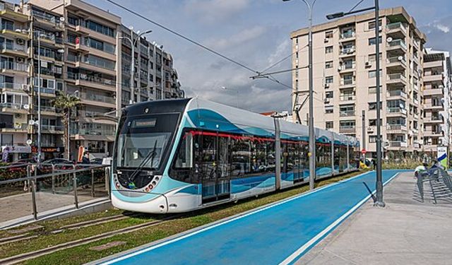 Tramvay yolcuları dikkat! Yoğunluk seferleri etkiledi