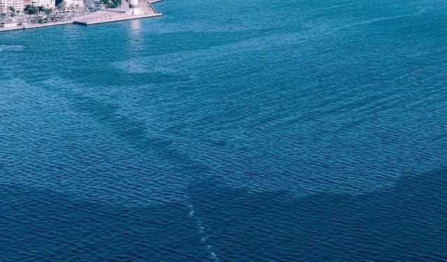 Başkan Tugay uyardı: ‘Körfez’deki kirlilik kontrol dışı!’