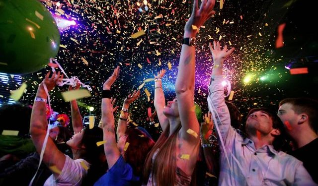 İzmir’de 31 Aralık yılbaşı programları: Mekan mekan eğlence rehberi