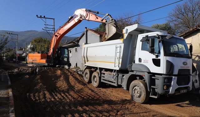 Menderes’te Gazi Mustafa Kemal Caddesi yenileniyor