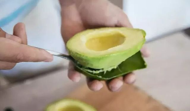 Kesilmiş meyve ve sebzeleri kararmadan saklamanın 4 pratik yolu