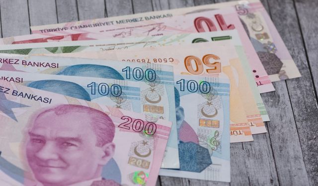 Memur ve emeklilere 'ek zam ve refah payı' talebi