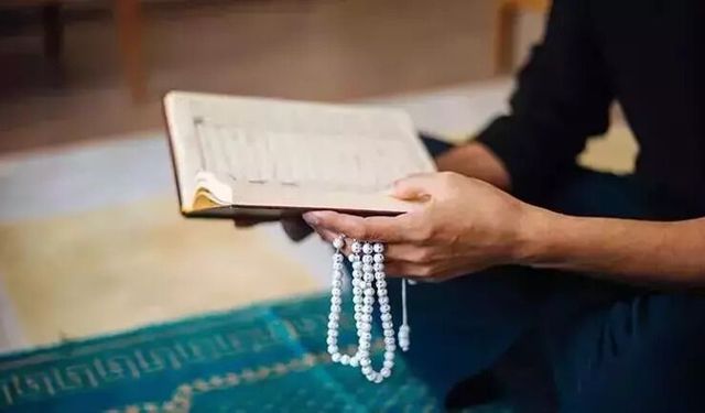Ramazanın son cuması cüzdan duası nasıl yapılır? (Araf Suresi 10. ayeti - Sad Suresi 54. ayeti okunuşu ve anlamı)