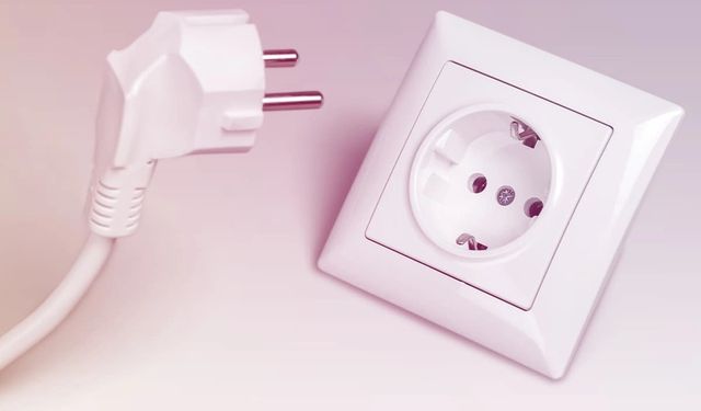 Sağanak ve şimşekli havalarda bu aletleri fişten çekmezseniz büyük masraf kapıda!