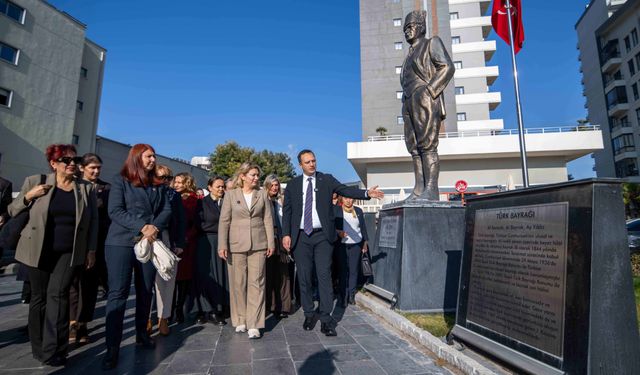 Asu Kaya’dan Başkan Eşki’ye sosyal belediyecilik övgüsü