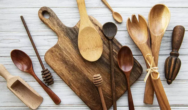 Tahta kaşıklar sandığınız kadar masum değil! İşte doğal temizlik yöntemleri