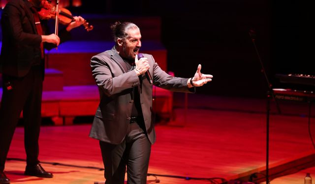İzmirli Tenor Levent Gündüz, 30. sanat yılını İzmir’de kutladı