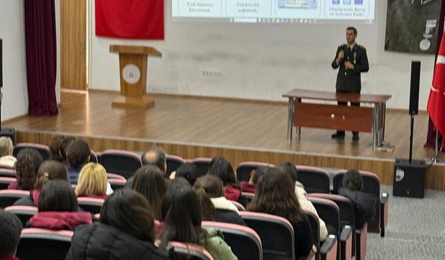 Selçuk Şehit Erol Olçok Anadolu Lisesi | OKULUMUZ MESLEKİ TANITIM GÜNLERİ KONFERANSINDA