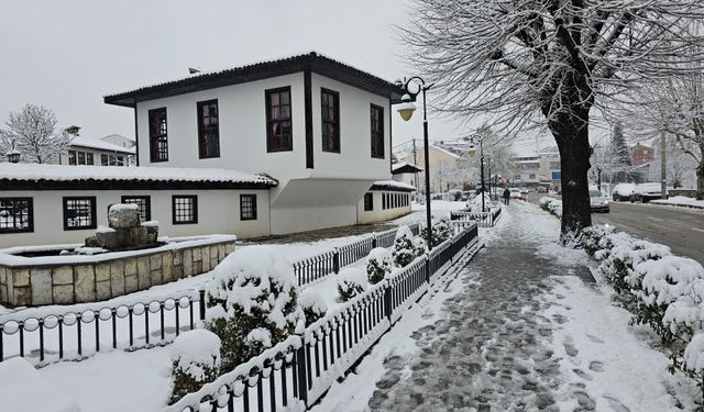 Balkanlar’da kış yüzünü gösterdi: Prizren kartpostala dönüştü