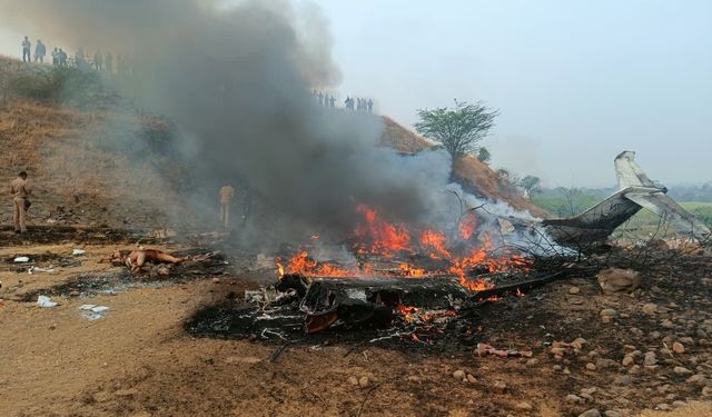 İniş sırasında facia! Düşen uçakta Başbakan Yardımcısı hayatını kaybetti