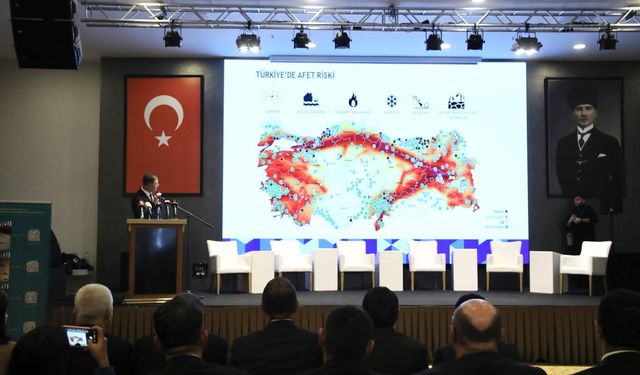 Başkan Tugay’dan çarpıcı uyarı: Afet refleksle yönetilmez