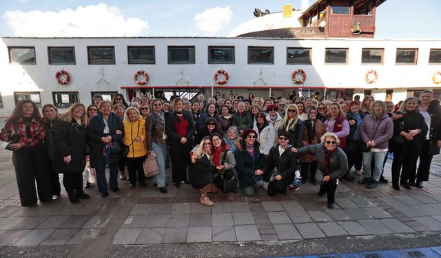 Bergama Vapuru Konaklı kadınlarla keyifli bir gün geçirdi