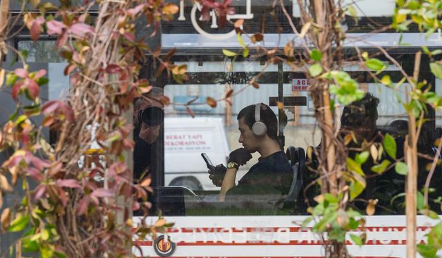 Betonun içinden yeşeren umut: İzmir’de duraklar nefes alıyor