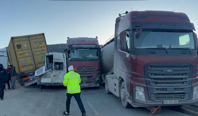 Hatay'da feci kaza! 11 araç birbirine girdi