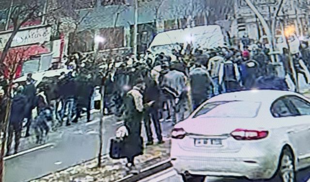 Düğünde başlayan kavga sokağa taştı: Pamuk şekerle adam dövdü!