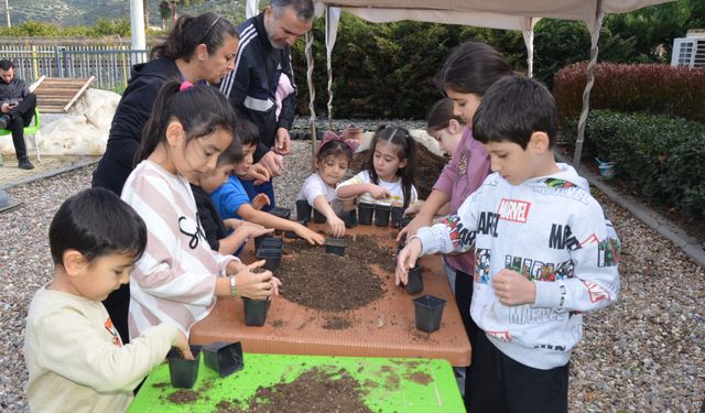 Efes Selçuk’ta çocuklar toprağa dokundu