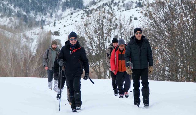 Gümüşhane'de beyaz yolculuk: Dağcılar kar üstünde buluştu
