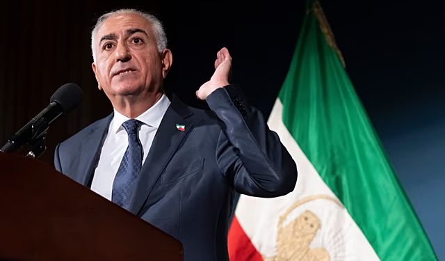 İran devlet televizyonu hacklendi: Pehlevi'den orduya çağrı!