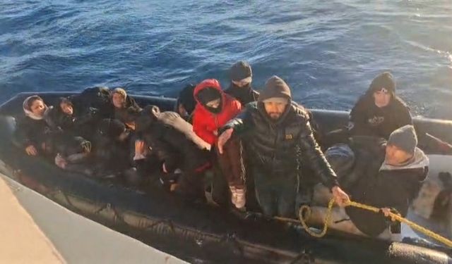 İzmir açıklarında üç ayrı göçmen operasyonu