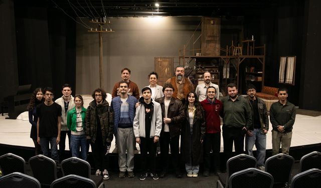 İzmir’de gençler tiyatronun mutfağını keşfetti