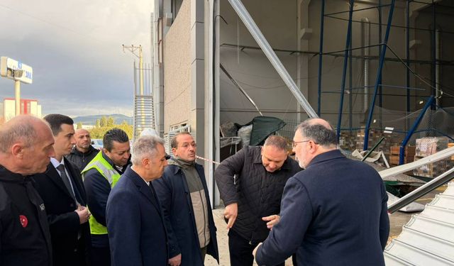 İzmir’de hortum dehşeti: AK Partili Saygılı'nın fabrikası ağır hasar gördü!