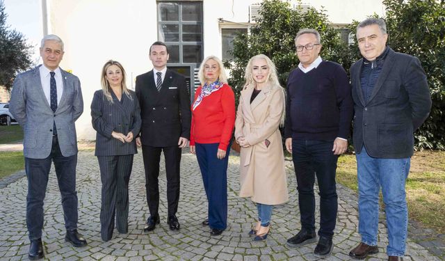 İzmir’de iş dünyası ile basın arasında dikkat çeken buluşma