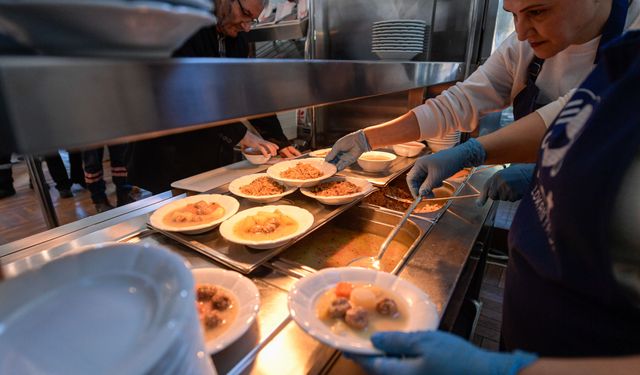 İzmir’de Kent Lokantaları'yla bir tabak yemek umut oldu