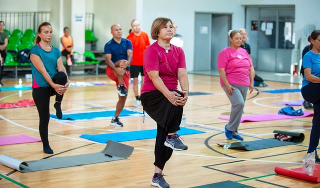 Karşıyaka’da ücretsiz sabah sporlarına yoğun ilgi