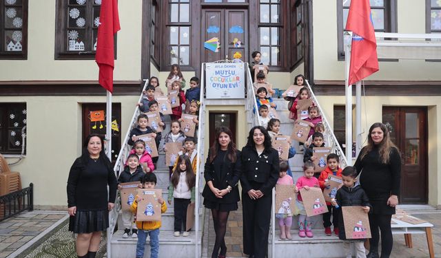 Mutlu Çocuklar Oyun Evleri’nde karne sevinci