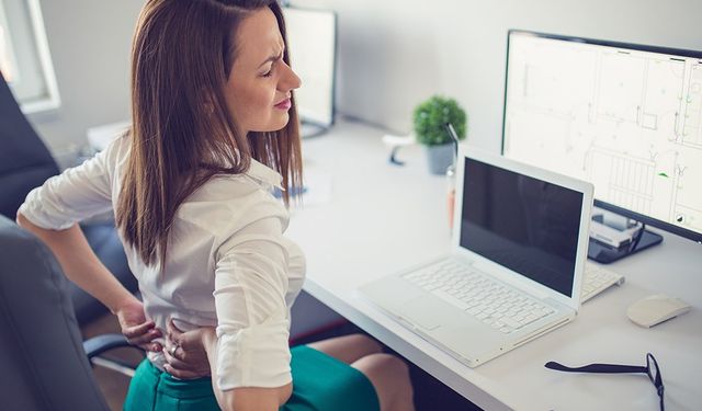 Masa başında çalışanlar için hayati uyarı: Spor yapsanız bile bu alışkanlık kalbi yoruyor!